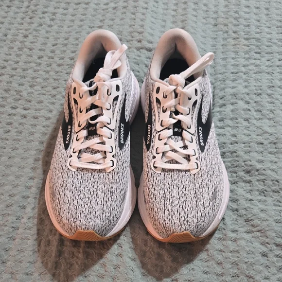 Brooks Women's Adrenaline GTS 23 - Picture 4 of 6